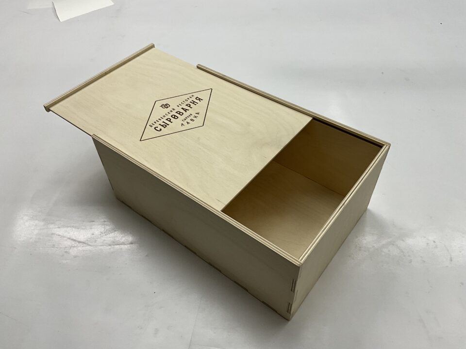 Главная страница Подарочная коробка из дерева для коллекционного вина