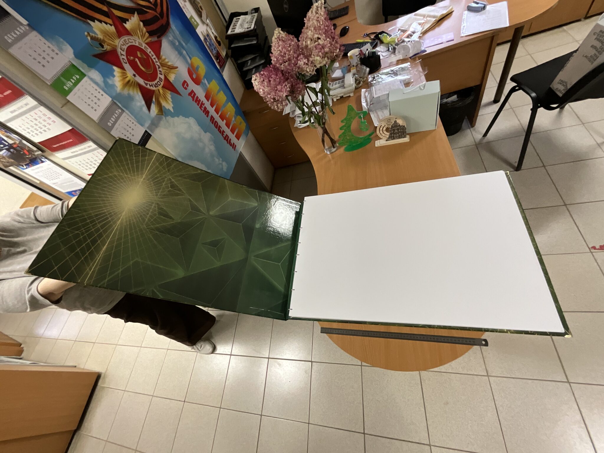 Книга большого формата на заказ: уникальный подарок и арт-объект Книга большого формата на заказ 3